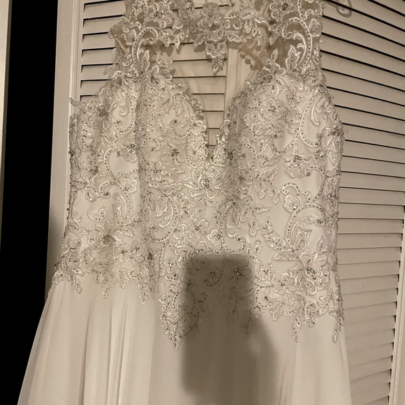 Kiesha Morilee wedding gown by Madeline Gardner. - Picture 2 of 8